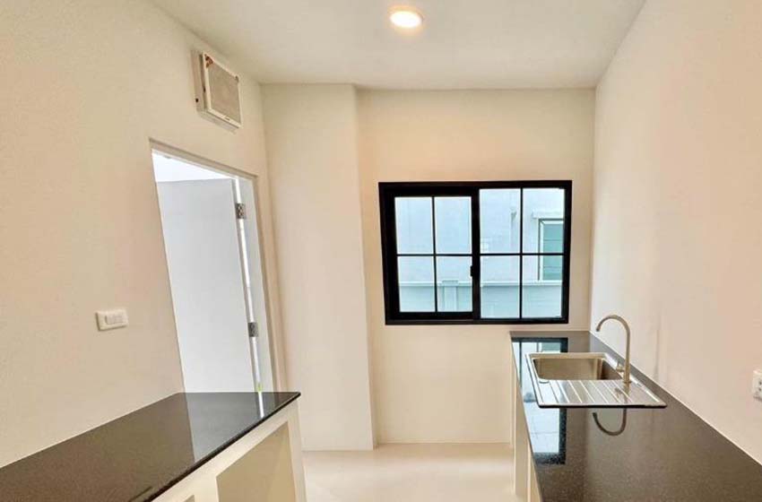 House with Shared Pool in Bangnatrad 